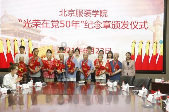 「我不麻烦你，你也别麻烦我」的社交观念是不是在年轻一代兴起了？